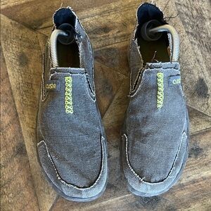 Men’s Cushe Gray Colored Slip-On Loafers with Yellow Accents Size 10